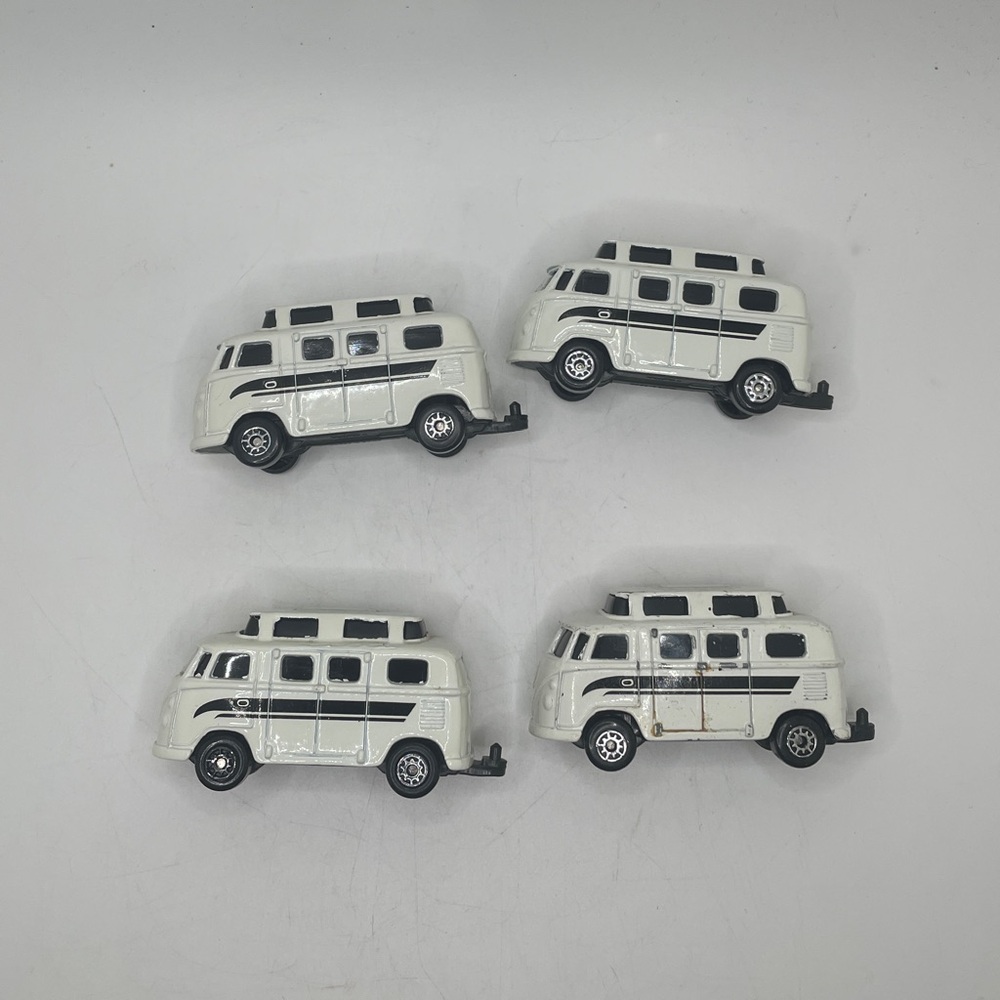 4 Maisto - Volkswagen VW Camper Bus Vans,1:64 Scale Diecast